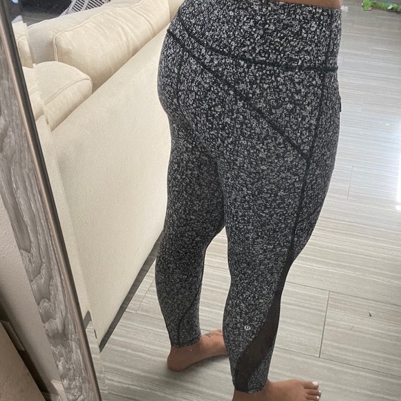Lululemon leggings 10 - Picture 7 of 7